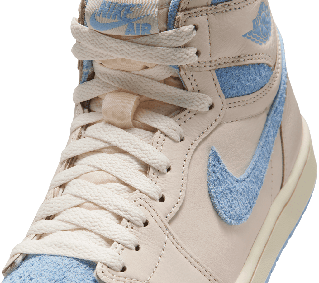 W Air Jordan 1 Retro High OG "Psychic Blue"