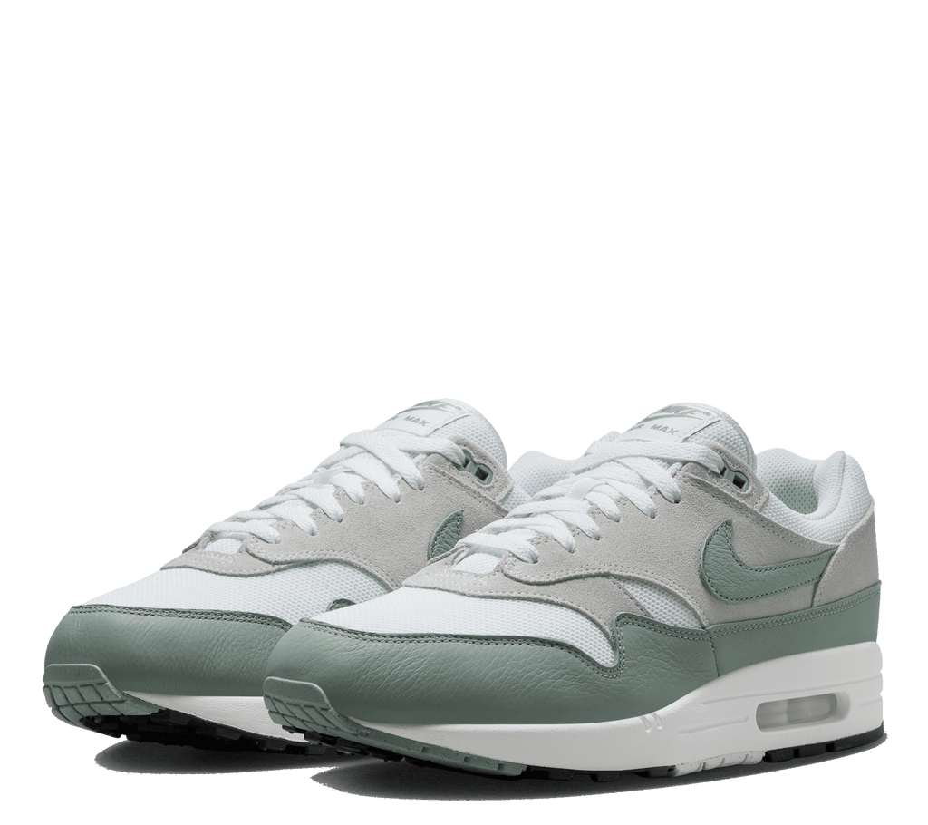 Green on sale nike max